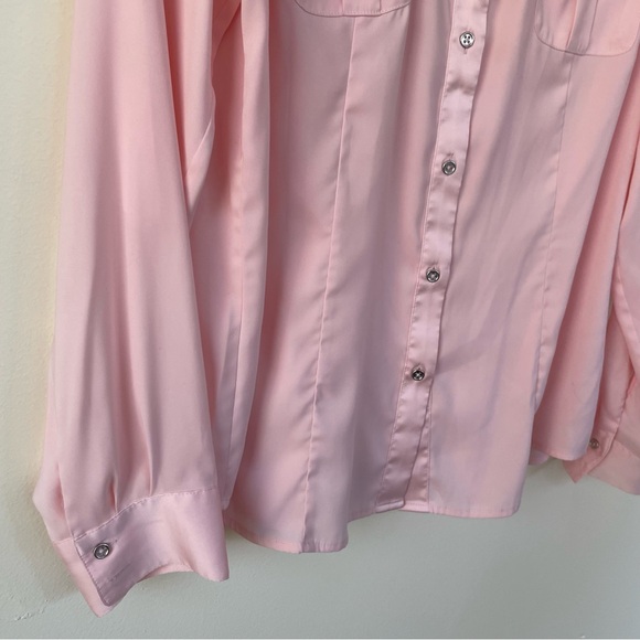 White House Black Market Long Sleeve Satin Shirt in Light Pink 14 Button Up - Picture 4 of 11